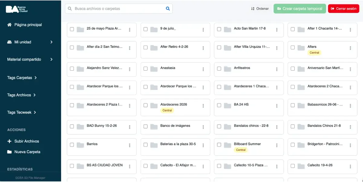 Gestor de archivos en AWS con carpetas, buscador y acciones para subir y compartir contenido