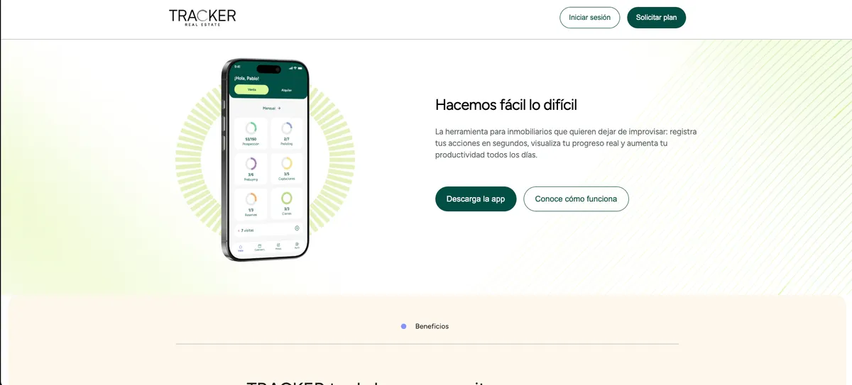 Sitio de Tracker, herramienta para inmobiliarios, con la app mostrando su tablero de avance